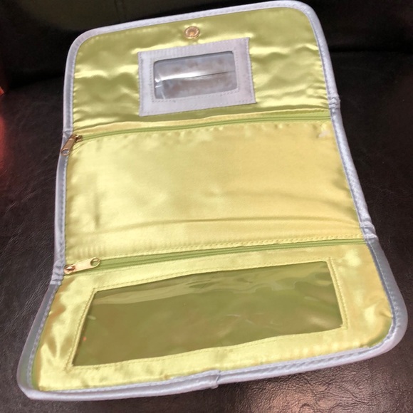 Mario Tricoci Cosmetic Pouch - Picture 5 of 8